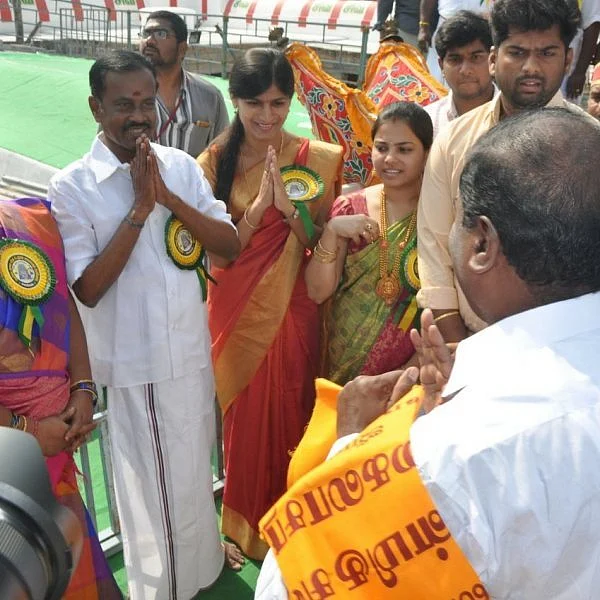 `கால்வைத்தால் பதவி காலி'- சாெந்த ஊர் கோயிலைப் புறக்கணித்த முதல்வர் பழனிசாமி