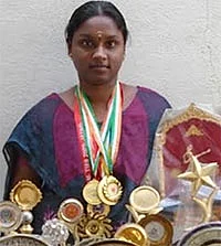 பூப்பந்து போட்டியில் வெற்றிகளை குவித்துவரும் சுபாஷினி!