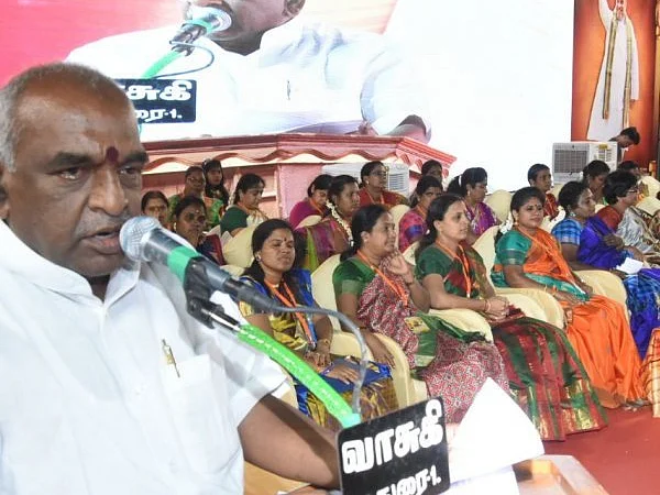 `தீபாவளிப் பரிசாக 3 நாள்கள் டாஸ்மாக்கை மூடவேண்டும்'- எடப்பாடிக்கு பொன்னார் வேண்டுகோள்!