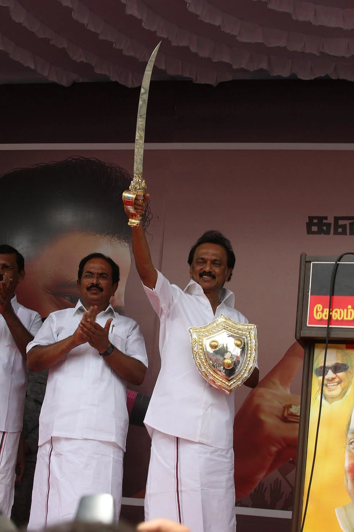 ``முட்டைக்கு 1000 கோடி, எடப்பாடிக்கு 3,120 கோடி.. தங்கமணிக்கு 1 லட்சம் கோடி!" ஸ்டாலின் கணக்கு