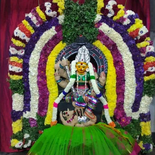 குண்டமிறங்கி நேர்த்திக்கடன் செலுத்திய பக்தர்கள்... குமாரபாளையம் காளியம்மன் கோயில் திருவிழா
