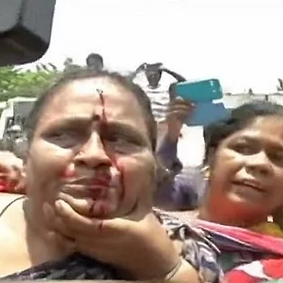 மதுவுக்கு எதிராகப் போராடிய பெண்கள் மீது போலீஸின் கொடூரத் தாக்குதல் (வீடியோ)