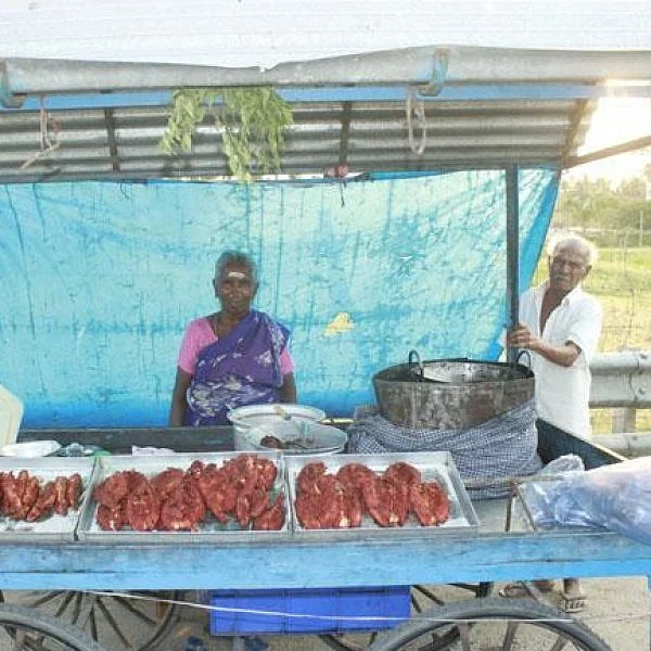 ``அஞ்சு புள்ளைங்க கைவிட்டுச்சுங்க... இப்ப காவிரியும் கைவிட்டிருச்சு'' - மீன்கார காளியம்மாள்