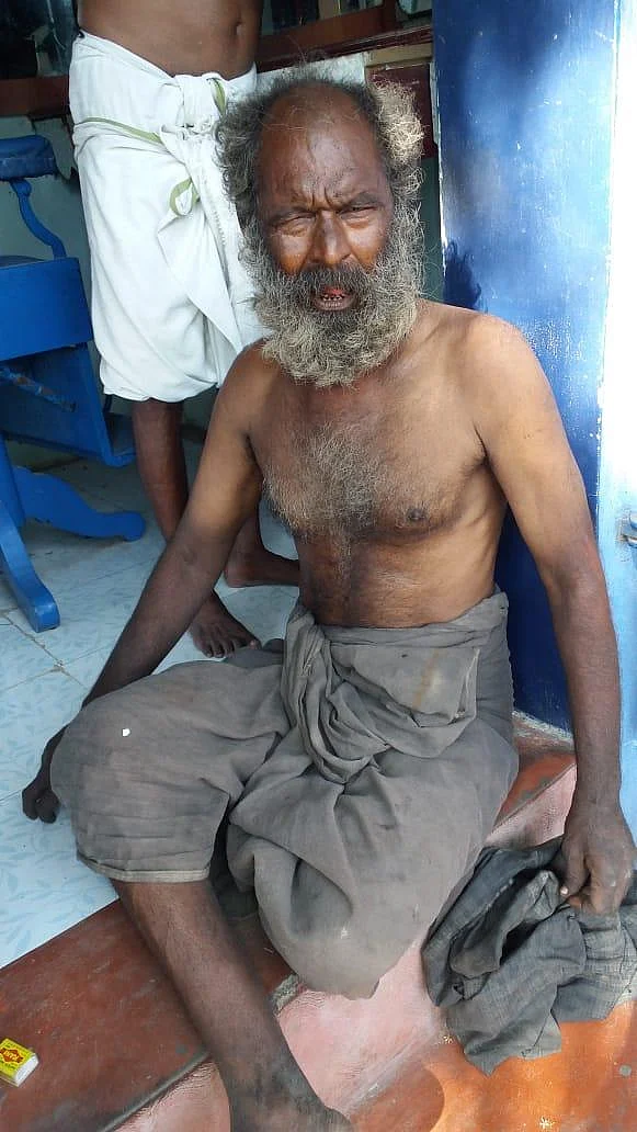 `குப்பையில் அமர்ந்திருப்பார்; சாப்பாட்டுக்கு பணம் கொடுப்பேன்!'- முதியவரை ஸ்டைலிஷ் மனிதராக்கிய டிராஃபிக் காவலர்