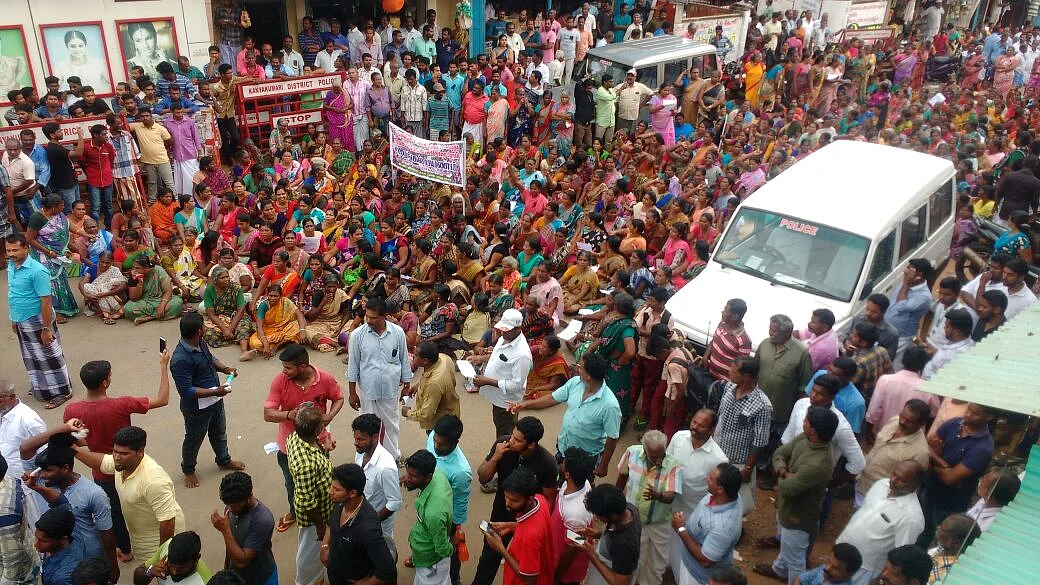 ஒகி மீட்புப்பணிகள் குறித்து கடற்படை அதிகாரிகள் விளக்கம்..!