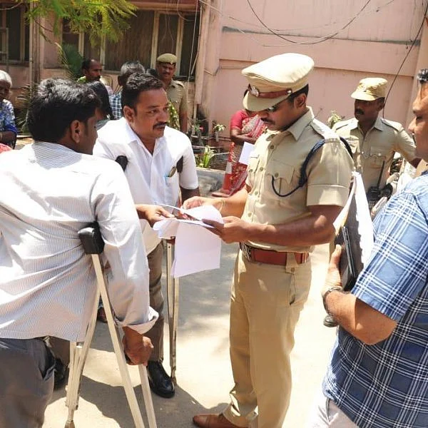 `பத்திரிகையாளர்கள் முன்னிலையில் மன்னிப்பு கேளுங்கள்’ - கே.எஸ்.அழகிரிக்கு எதிராகக் கொந்தளித்த மாற்றுத்திறனாளிகள்