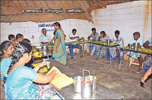 வீட்டுத்தோட்ட காய்கறியில் உன்னத உணவகம்! - நிஜத்தில் ‘36 வயதினிலே’