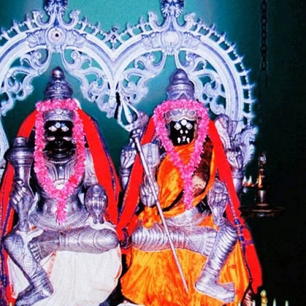 குலசை தசரா திருவிழா கொடியேற்றத்துடன் தொடக்கம்