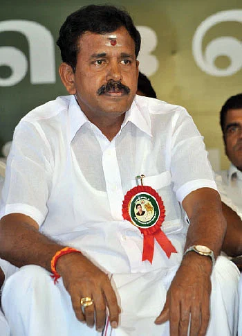 அம்மா கட்சியில் இப்படியும் நடக்கும்!