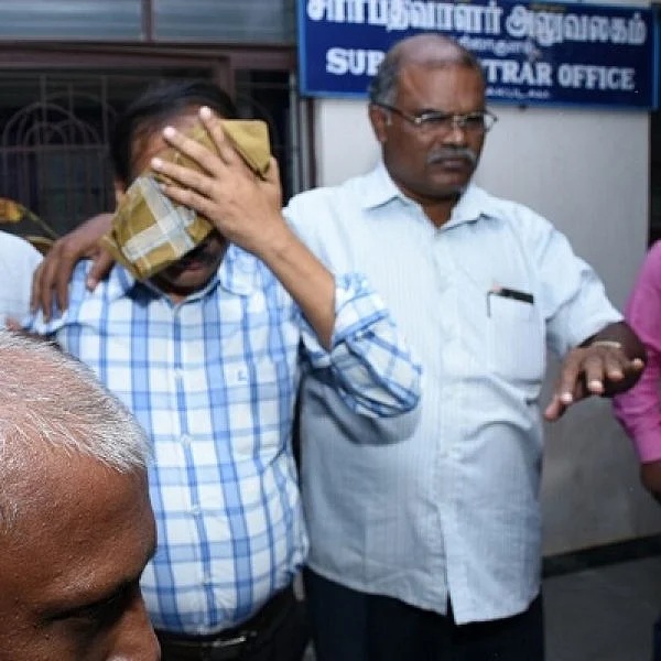 மதுரை வட்டாரப் போக்குவரத்து அலுவலகங்களில் லஞ்ச ஒழிப்பு போலீஸார் அதிரடி நடவடிக்கை