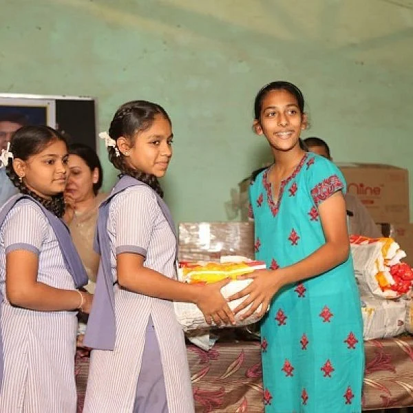 `அக்ஷய் குமார் படம் பார்த்தேன்... அப்பவே முடிவுபண்ணிட்டேன்” - நெகிழவைத்த 13 வயது சிறுமி