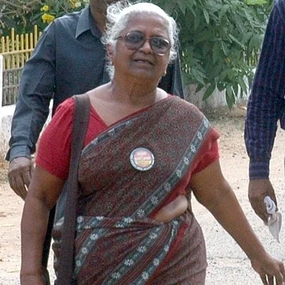 பேரறிவாளனுடன் தாயார் அற்புதம்மாள் சந்திப்பு