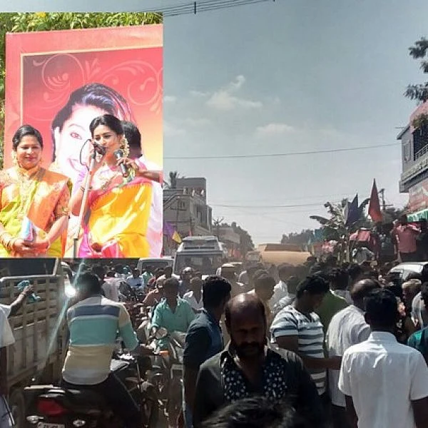 சினேகா கூட்டத்தில் சிக்கிய 108 ஆம்புலன்ஸ்!