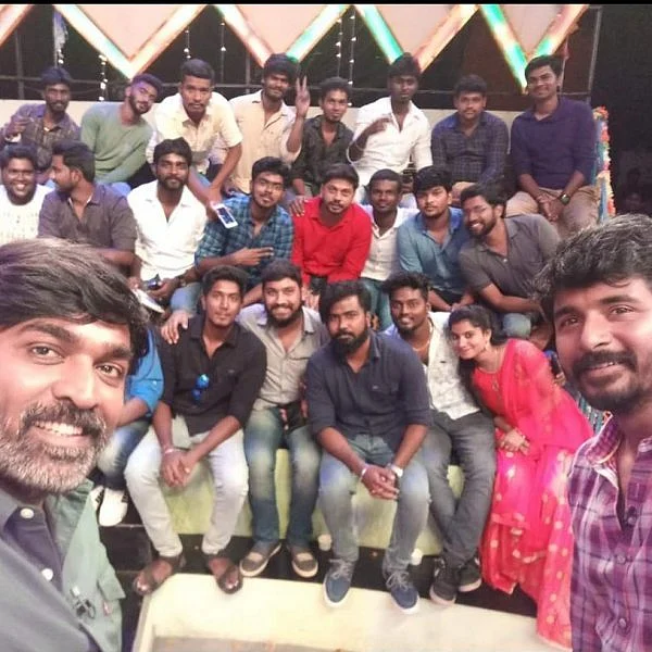 விஜய் சேதுபதிக்கு சர்ப்ரைஸ் கொடுத்த சிவகார்த்திகேயன் - வைரலாகும் புகைப்படம்!