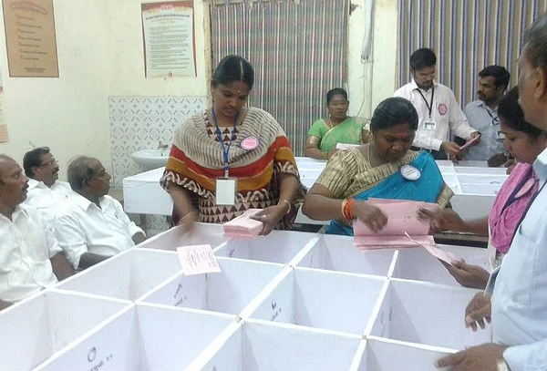 தபால் வாக்கு எண்ணிக்கை..! திமுக முன்னிலை- அதிமுக பின்னடைவு