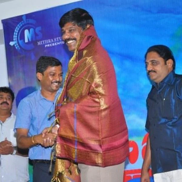 முறைகேடு குற்றச்சாட்டு எதிரொலி - பதிவாளருக்கு எதிராக நடவடிக்கை எடுத்த துணைவேந்தர் சூரப்பா!