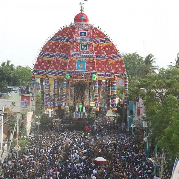 ஆடி அசைந்துவரும் திருவாரூர் தியாகராஜசுவாமி ஆழித்தேர்!