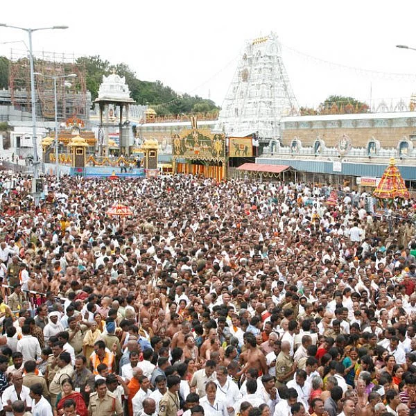 `திருப்பதி கும்பாபிஷேகத்தின்போது 15,000 பக்தர்களுக்கு அனுமதி!’ - தேவஸ்தானம் இறங்கி வந்த பின்னணி