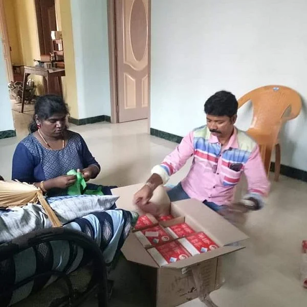 `பார்க்கவே கஷ்டமா இருக்கு!' - பாதிக்கப்பட்டுள்ள மக்களின் பசியைப் போக்கும் அறந்தாங்கி நிஷா