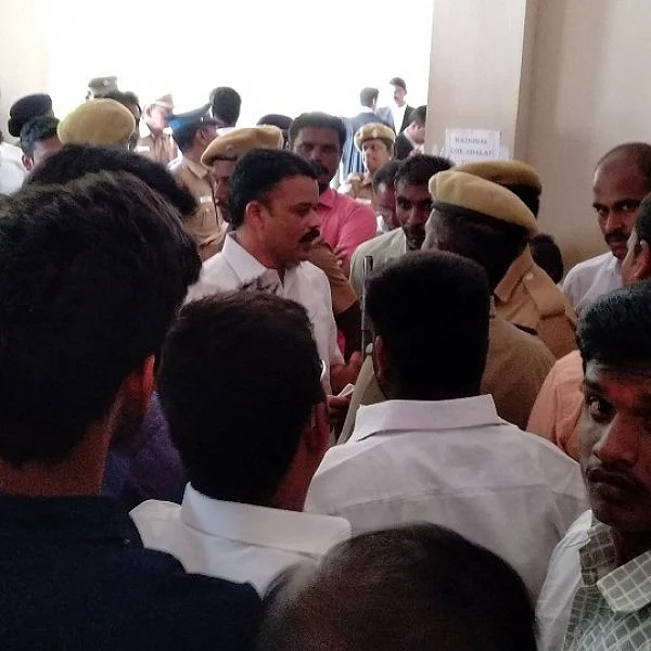 `வீடியோவில் இருப்பது நான் இல்லை' - கோகுல்ராஜ் வழக்கில் பின்வாங்குகிறாரா ஸ்வாதி; ரகசிய விசாரணையில் நடந்தது என்ன?