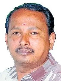 `கதறி அழுதார்; பயந்து போய் இருந்தார்! - `லாட்டரி' மார்டின் நிறுவன ஊழியர் மரணத்துக்கு நியாயம் கேட்கும் மகன்