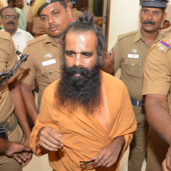 காவி உடையில் நீதிமன்றத்தில் ஆஜரானார் நளினி கணவர் முருகன்