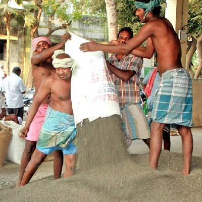 தேவை இருக்கு... வரத்து இல்லை... உளுந்து விதைத்தால் உன்னத லாபம்..!