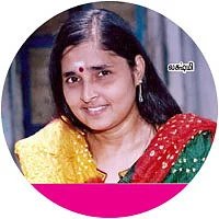 "பிளவுஸ் மட்டுமே தைத்துக் கொண்டிருக்காதீர்கள் !"