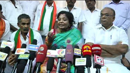 டாஸ்மாக், பாஸ்மார்க்: தமிழக அரசுக்கு மார்க் போடுகிறார் தமிழிசை!