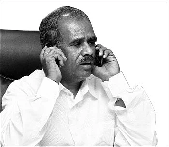 'கதவை சாத்திக்கிட்டு என்ன பண்ணுவாங்க?'