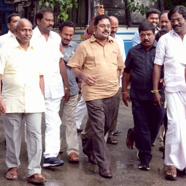 “நான் என்ன தப்பு செய்தேன்னு சின்னம்மா கேட்டாங்க!”
