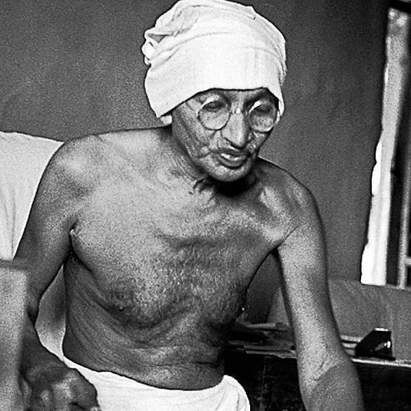 கிராமம் எனும் கனவு நிலம் - காந்தியும் மவோயிஸ்டுகளும்