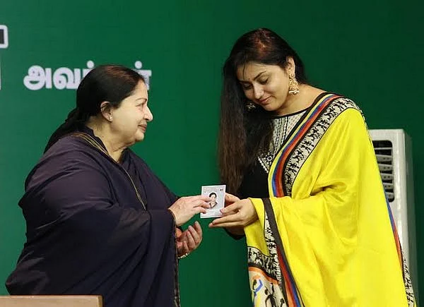 நமீதா பிரசாரத்துக்கு ஏன் போகவில்லை? விளக்கம் கொடுக்கும் ர.ர.க்கள்!