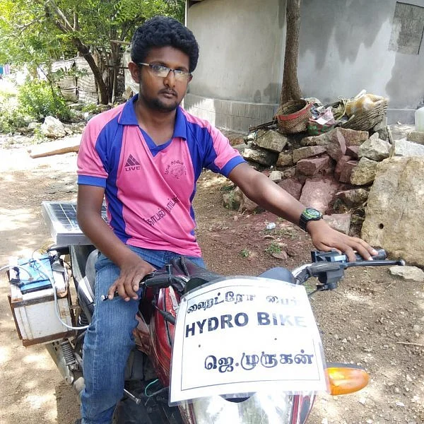 தண்ணீர் மூலம் இயங்கும் 'ஹைட்ரோ பைக்'... 'இளம் விஞ்ஞானி' முருகன் கண்டுபிடிப்பு!
