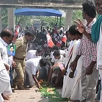 ஜெ. மீண்டும் முதல்வராக வேண்டி அமைச்சர் விஜயபாஸ்கர் விநோத பூஜை!