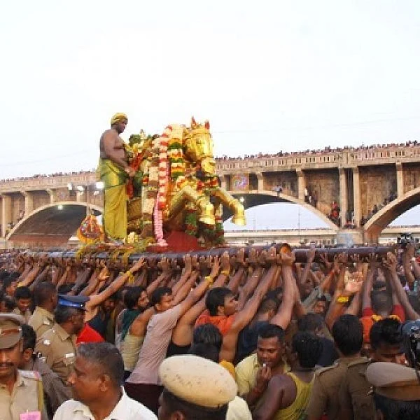 வண்டியூர் வீரராகவப் பெருமாள் கோயிலுக்குச் செல்லும் கள்ளழகர்!