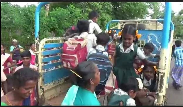 பத்து ஆண்டுகளாக பள்ளிக்கூடம் கேட்கும் கிராம மக்கள்!
