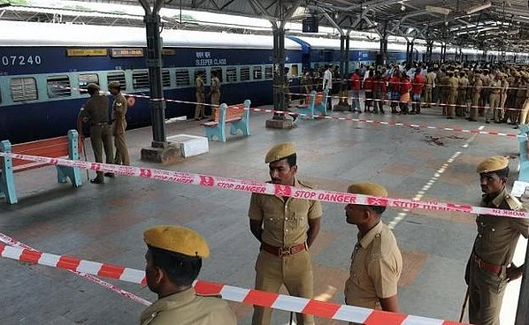 சிக்கினர் சென்ட்ரல் குண்டுவெடிப்புத் தீவிரவாதிகள்! திகில் தருணங்கள்