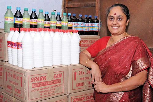 ரோஜா மணத்தில் பினாயில்!