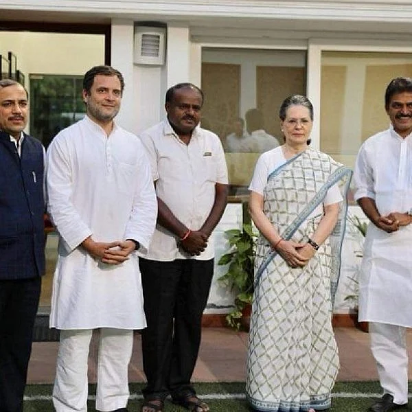 குமாரசாமி பதவியேற்பு விழாவில் பா.ஜ.க அல்லாத அனைத்து மாநில முதல்வர்கள் பங்கேற்பு!