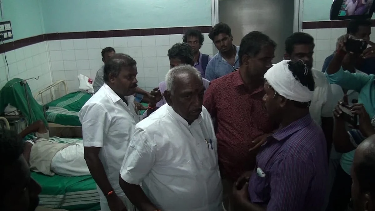 கன்னியாகுமரி அருகே கத்தி, கம்புகளுடன் மோதிக்கொண்ட அரசியல் கட்சியினர்! - பா.ஜ.க-வினருக்கு கத்திக் குத்து