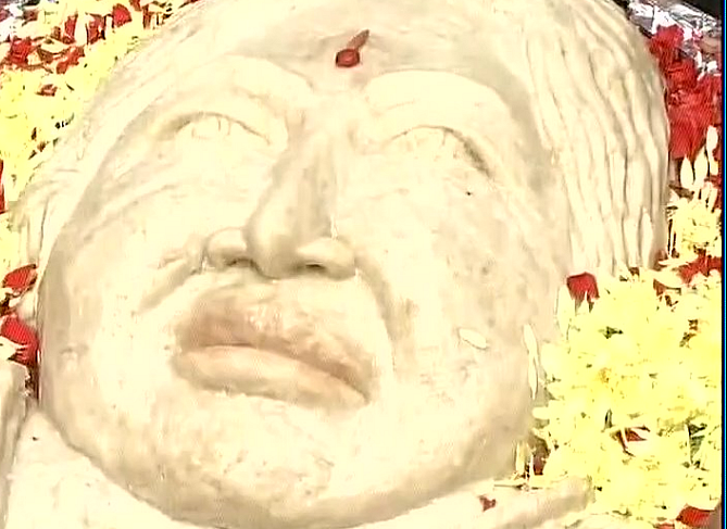 ஜெயலலிதா முகம் பதித்த இட்லி!