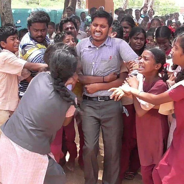 மகளிர் காவல் நிலையத்துக்கு வந்த ஆசிரியர் பகவான் பஞ்சாயத்து!