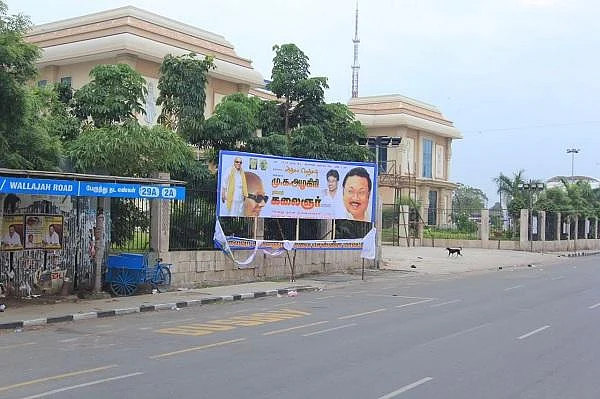சென்னையில் கிழிக்கப்பட்ட அழகிரி பேனர்கள் - கொந்தளிப்பில் ஆதரவாளர்கள்!