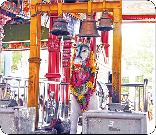 ‘ஐயனார் அருளால் வியாபாரம் சிறக்கும் வாழ்க்கைச் செழிக்கும்!’