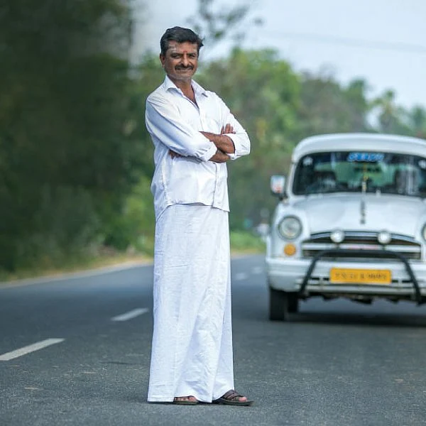 “விருப்பு, வெறுப்பையெல்லாம் ஓரங்கட்டிட்டுதான் ஓட்டணும்!” - டிரைவர் பார்த்திபன்