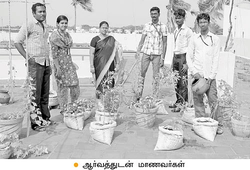 பறக்குது இயற்கைக் கொடி...