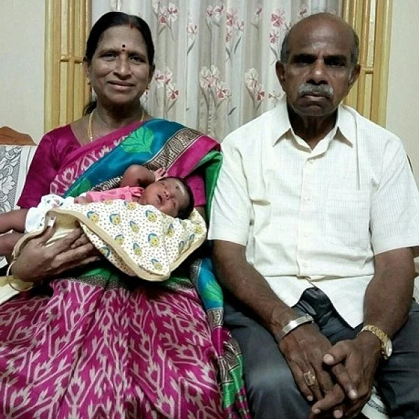 `` 'அம்மா’ ஆகாமலே செத்துடுவோமோனு கவலைப்பட்டிருக்கேன்!’’ - 63 வயதில் தாயான செந்தமிழ்ச்செல்வி