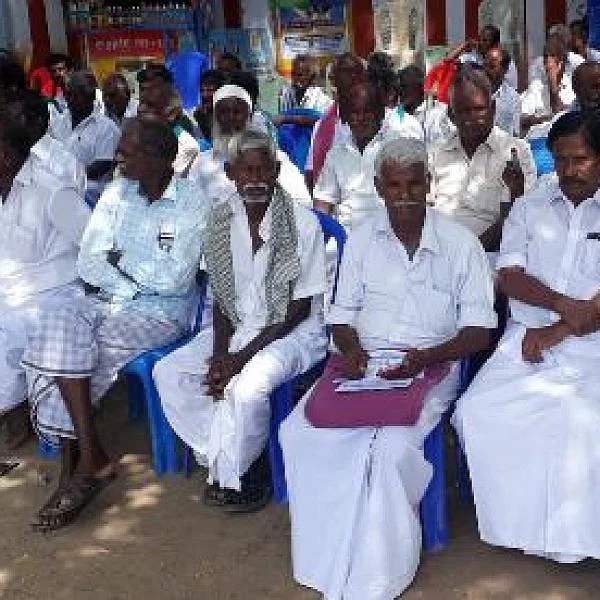 பயிர் காப்பீடு வழங்கக்கோரி விவசாயிகள் உண்ணாவிரதம்..!
