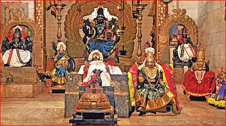 குங்கும அர்ச்சனை செய்தால் மாங்கல்ய பலம் பெருகும்!